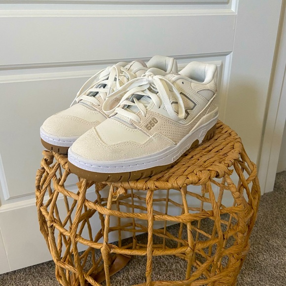 **SOLD** Women’s NEW BALANCE 550 court shoes size 6.5 - Picture 2 of 7